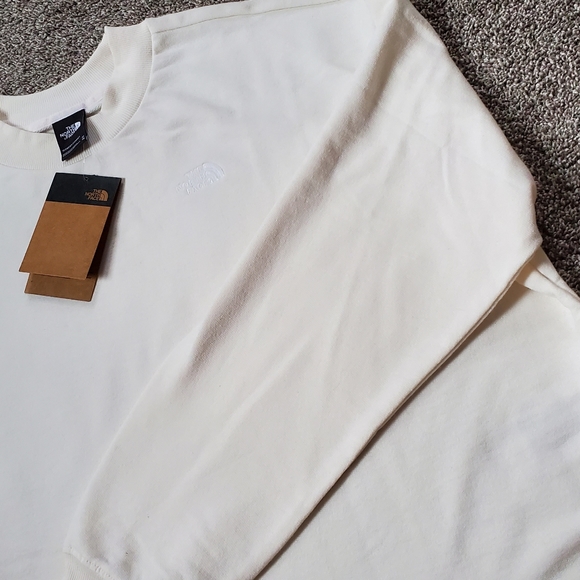 The North Face Women’s Simple Logo Crew - Picture 11 of 12